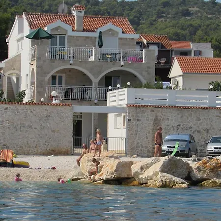 Bonacic Palace * Slatine